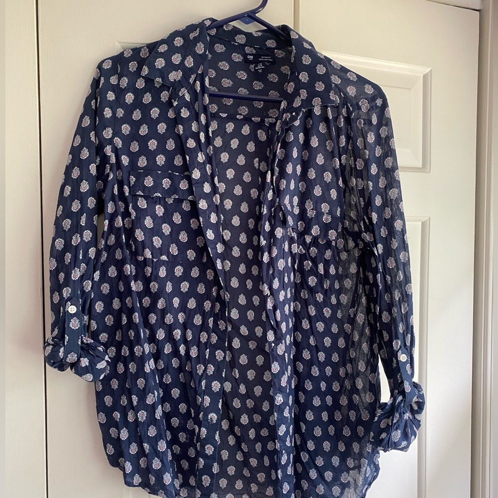 Old navy button up. Navy blue with pink detail. Size medium. Slightly sheer.